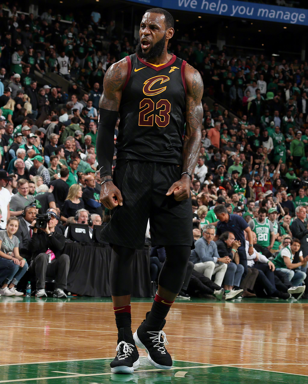 为何亲斯内德？穆帅：斯内德给了我三冠王，那是最棒的一年（穆帅谈为何偏爱斯内德：三冠功臣成就我最辉煌一年）