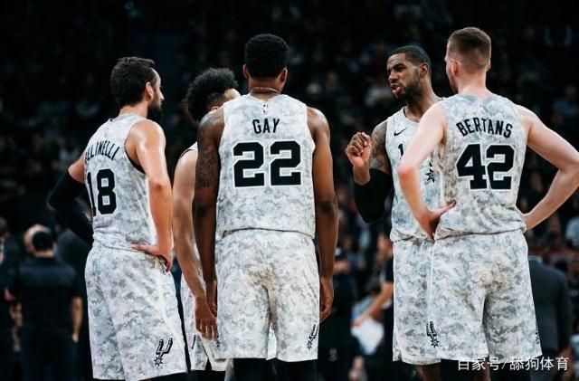 德佬：那不勒斯比去年更强；我喜欢意大利诺这样的教练（德佬称那不勒斯比去年更强，欣赏意大利诺式教练）