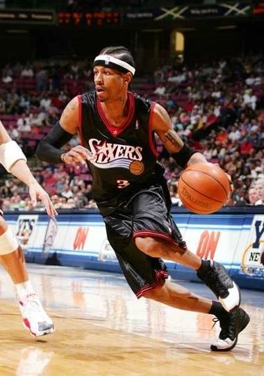 重创！阿诺德伤停两月 皇马右路告急 欧冠生死战遭遇防线危机（重击！阿诺德将缺阵两月 皇马右路人手见底 欧冠生死战防线告急）