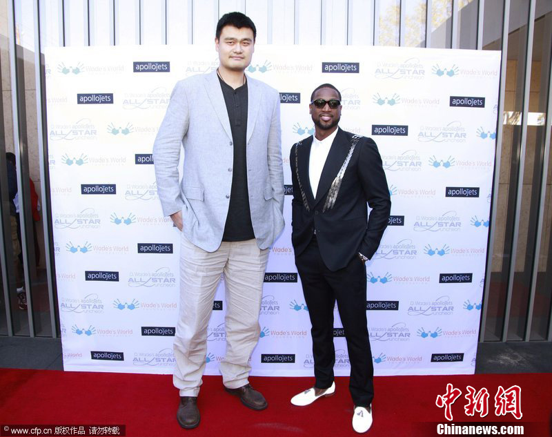 足球国足训练课发生小插曲，球员被逗笑（国足训练课突发趣事，球员忍俊不禁）