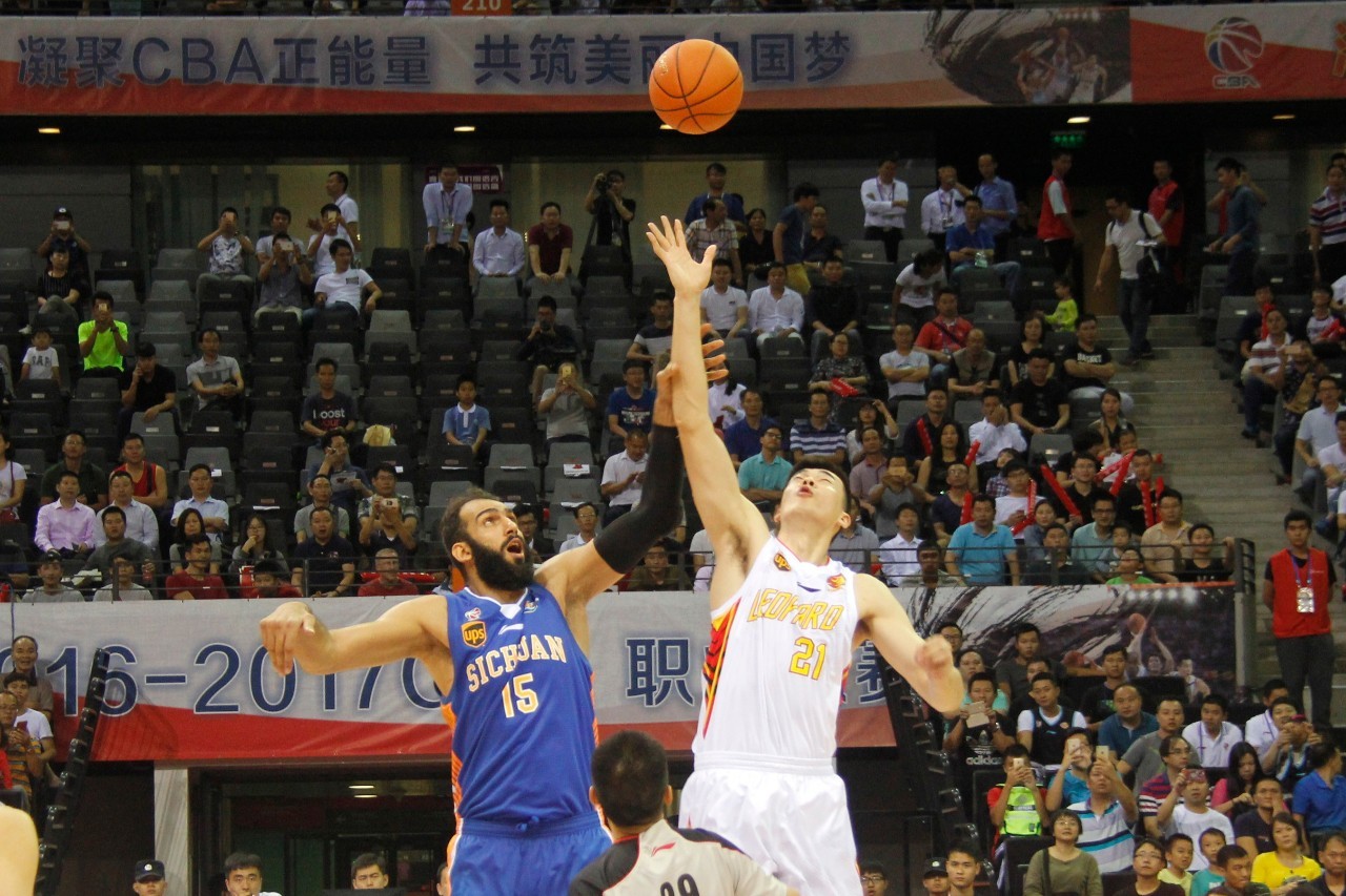 奥斯卡报平安：感谢球迷们的祝福和留言，我没事的（奥斯卡发声报平安：感谢大家的祝福与留言，我一切安好）