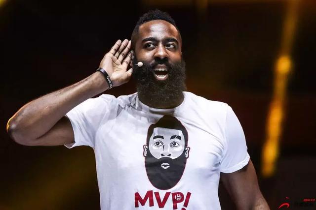 辽宁男篮王哲林末节关键表现（王哲林末节发力撑起辽宁男篮）