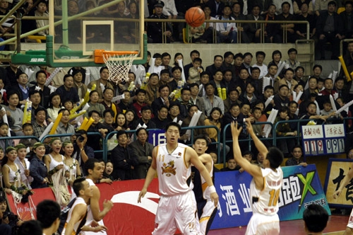 郑钦文狂揽1900万代言，伤病反弹能否满血冲2026？（郑钦文拿下1900万代言，伤病起伏后还能满血冲击2026吗？）