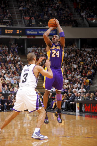 TA分析3-5-2阵型：从翼卫驱动到双锋美学，弱队逆袭制胜之道（3-5-2全解析：翼卫驱动、双锋共舞，弱队逆袭的取胜法则）