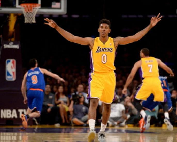 扛起球队进攻！小波特半场19分4抢断，第二节5中5（小波特火力全开：半场19分4抢断，次节5投5中扛起进攻）