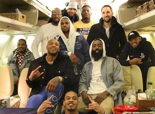 记者：拜仁拥有伊兰昆达的回购条款，回购价450-500万欧元（记者称拜仁设有伊兰昆达回购选项，费用为450至500万欧元）